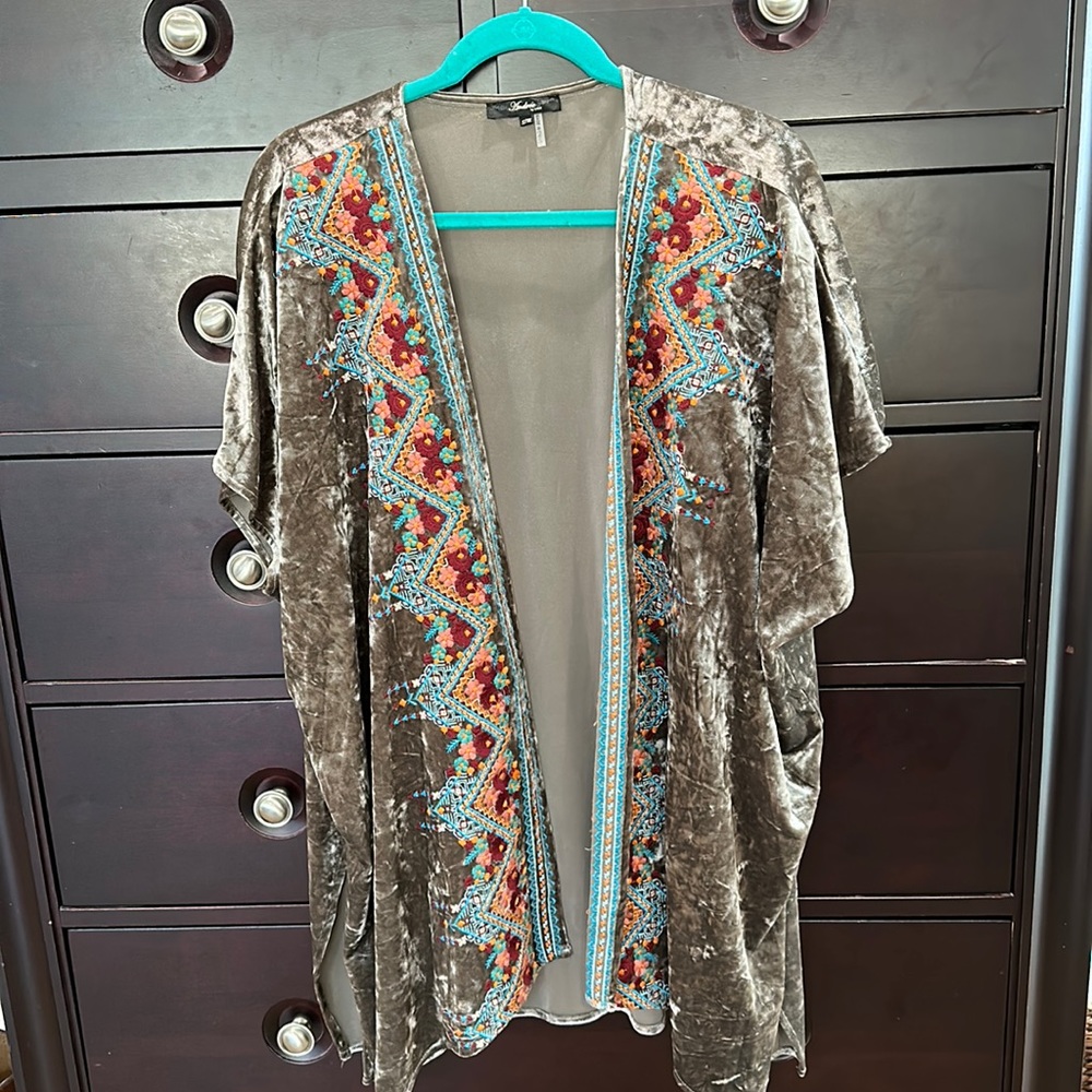 Velvet kimono with embroidered detail.